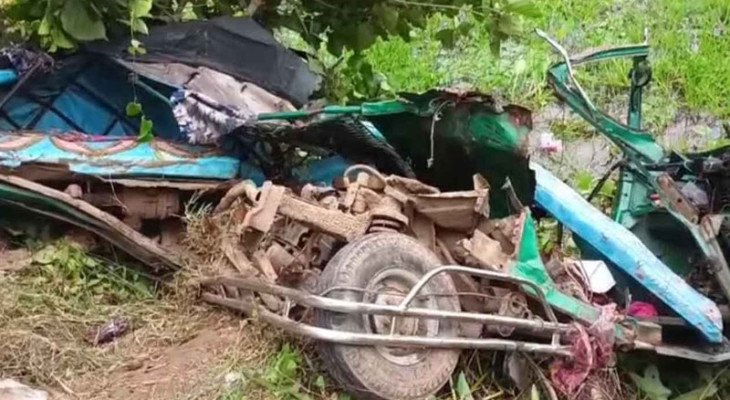 গাজীপুরে সিএনজি ও কাভার্ডভ্যানের মুখোমুখি সংঘর্ষে নিহত ৩